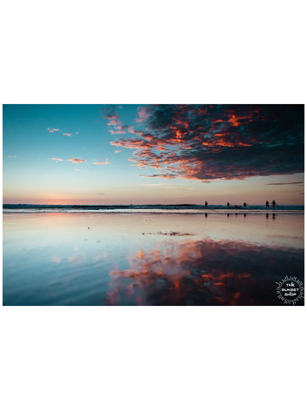 Beautiful turquoise and magenta sunset in Costa Rica. Photographed by Samba to the Sea for The Sunset Shop.